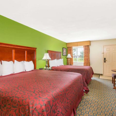 Days Inn & Suites By Wyndham Wichita Ngoại thất bức ảnh