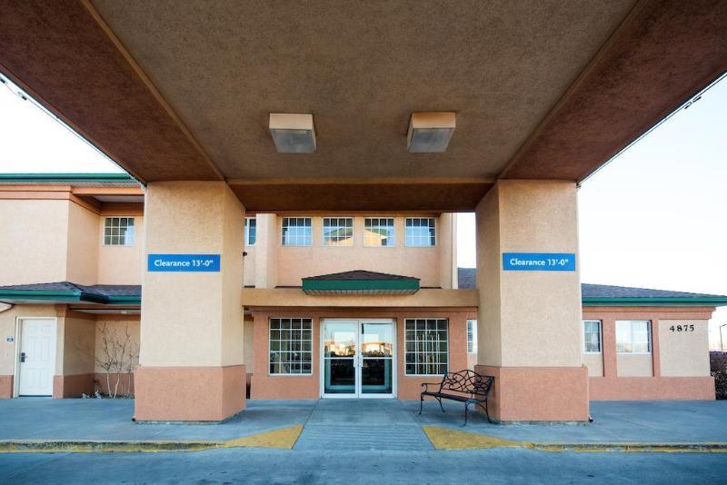 Days Inn & Suites By Wyndham Wichita Ngoại thất bức ảnh