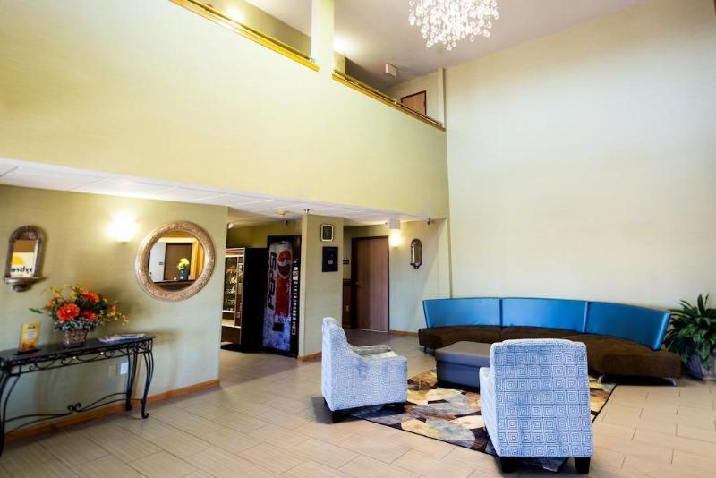 Days Inn & Suites By Wyndham Wichita Ngoại thất bức ảnh
