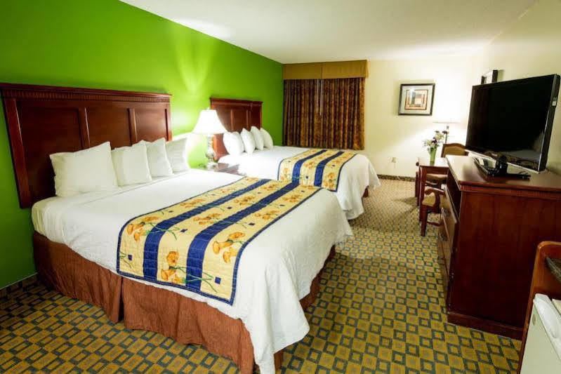 Days Inn & Suites By Wyndham Wichita Ngoại thất bức ảnh